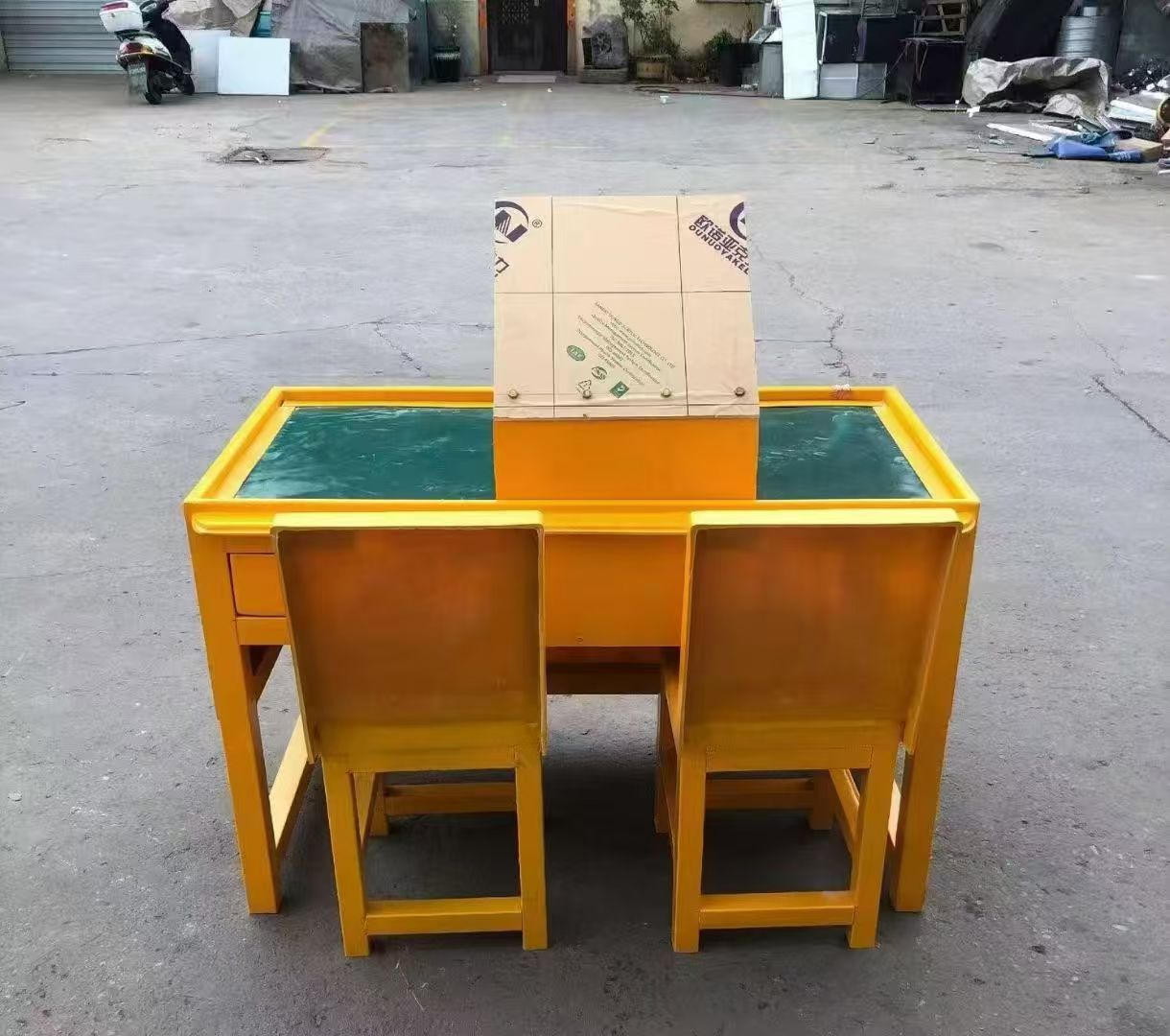 宁蒗防静电导通桌井下煤矿火工品发放桌：危险品流转的安全守护者